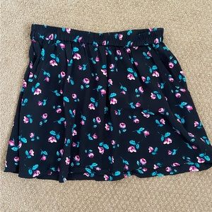 Floral miniskirt with pockets